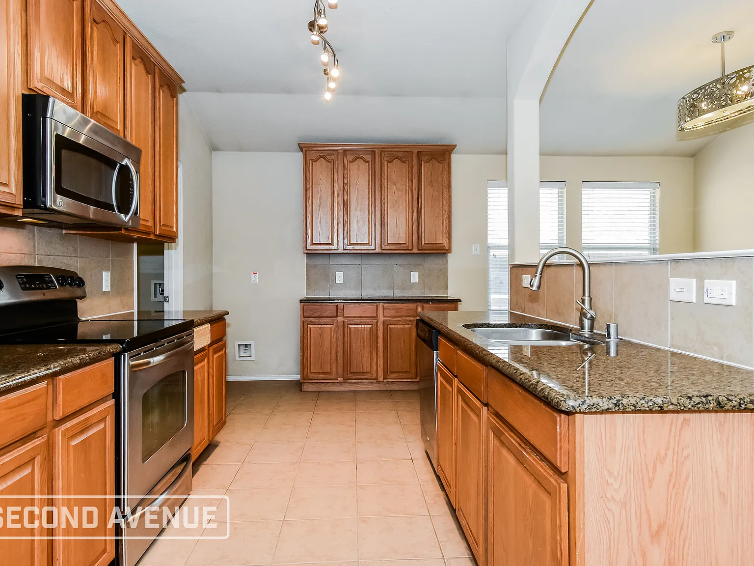 4 bed, 2.0 bath, 1810 sqft, $2,099 — Photo 3