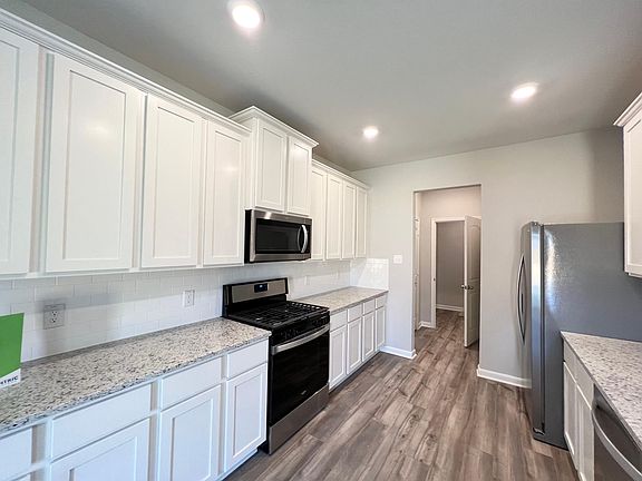 5th image of 400 Habor Oaks Dr