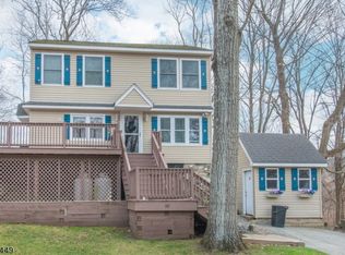 10 Burrow Rd, Hewitt, NJ 07421