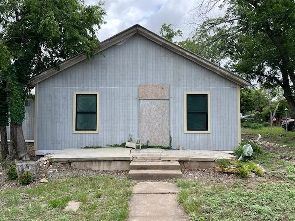 1608 S Wall St, Brady, TX 76825