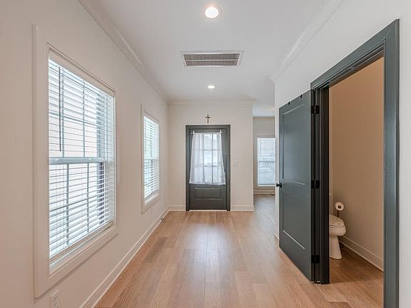3rd image of 1031 Amelia Ct