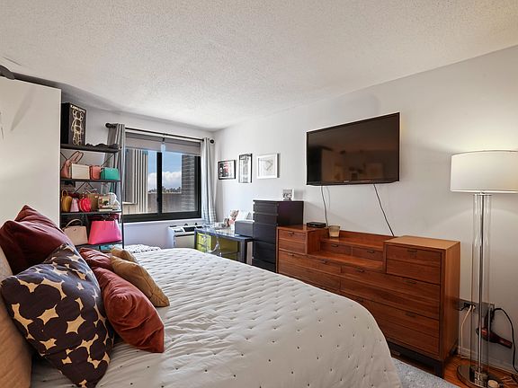 5th image of 77 Fulton St APT 17B
