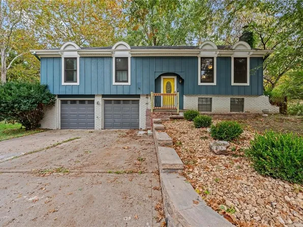 9705 NW Hampton Woods Dr, Kansas City, MO 64152