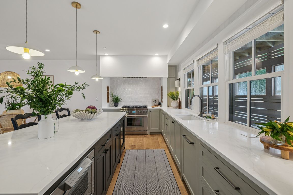 8 A Milk St-010