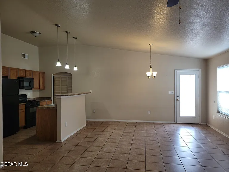 14211 Otter Point Dr — Photo 10