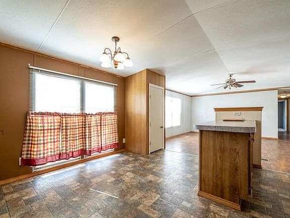 4th image of 141 Meadowlawn