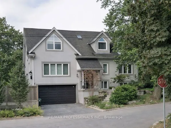 12 Walford Rd, Toronto, ON M8X 2P1