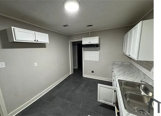 2379 Saratoga Ave — Photo 5