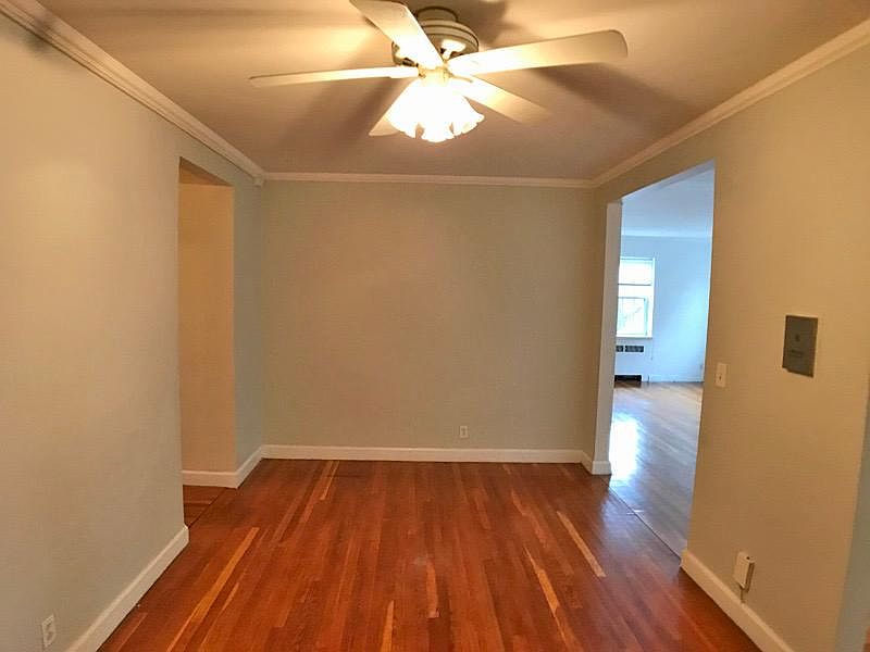 Foyer(no ceiling fan in actual apartment)