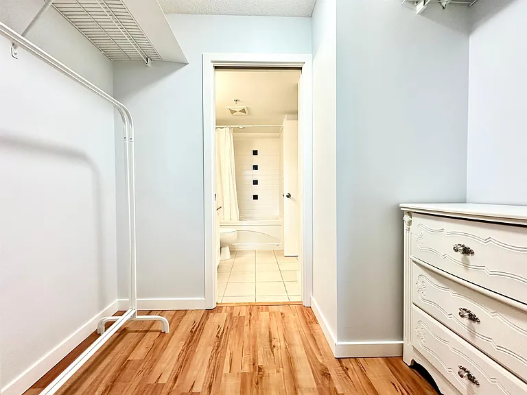 933 Hornby St #608 — Photo 23