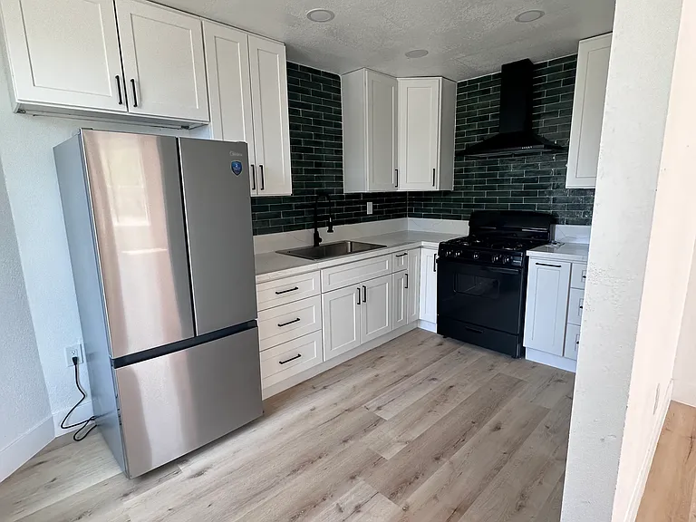 611 N Kaweah St #330 — Photo 10