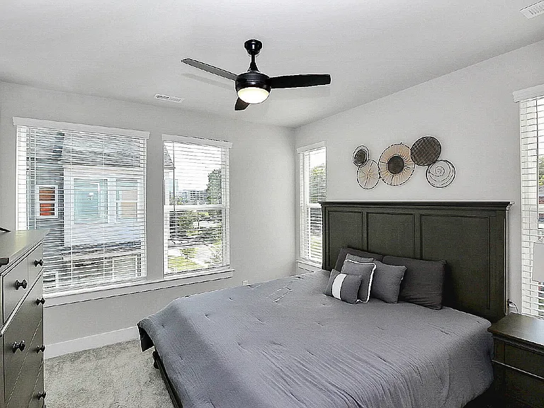 1103 Shuman View Ct — Photo 16