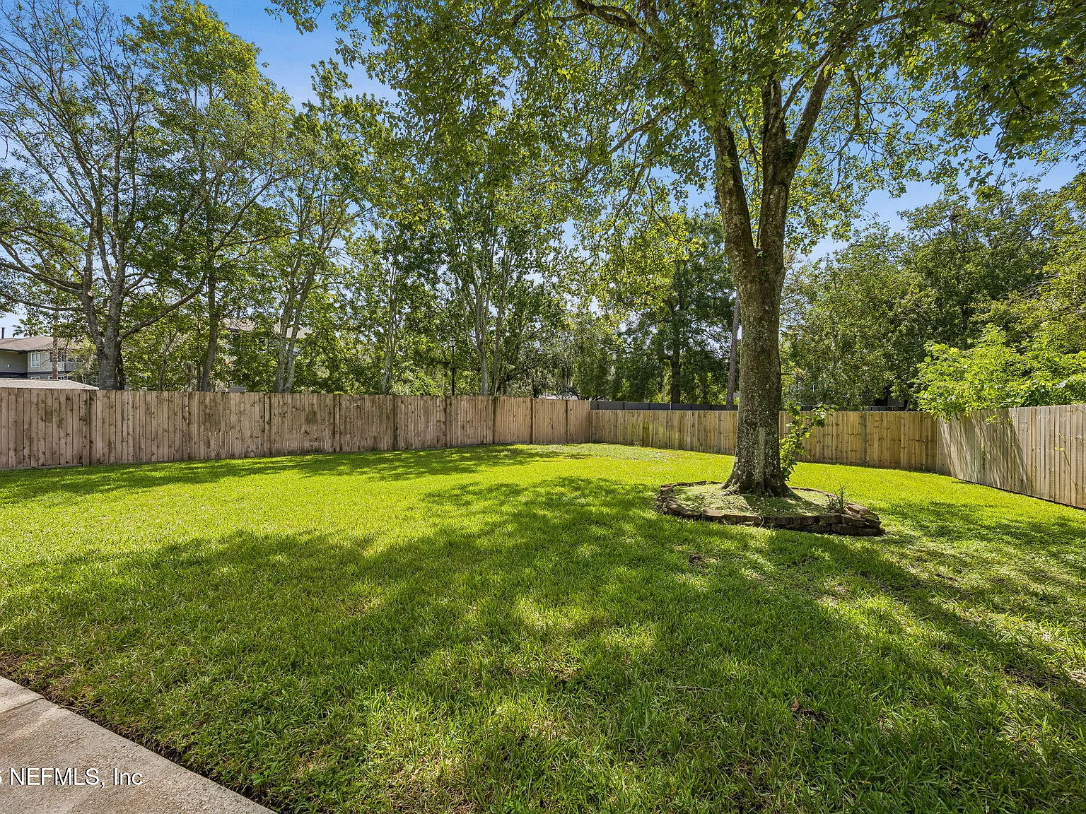 3 bed, 2.0 bath, 1405 sqft, $2,195 — Photo 3