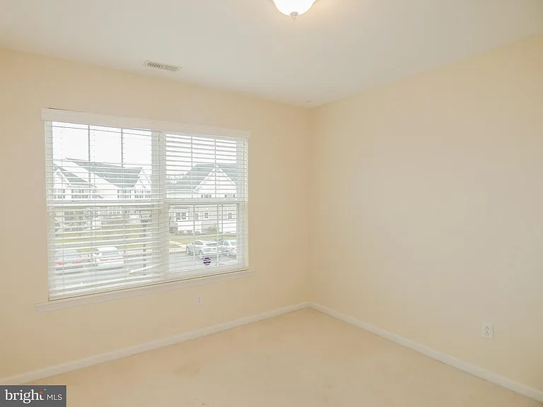 2105 Lexington Mews — Photo 36