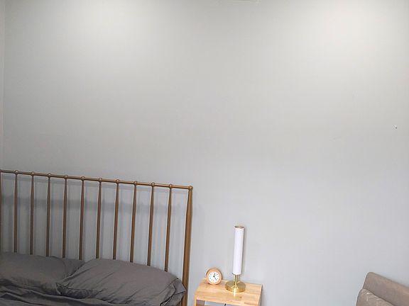 Small Middle Room, $850/mo includes utilities.