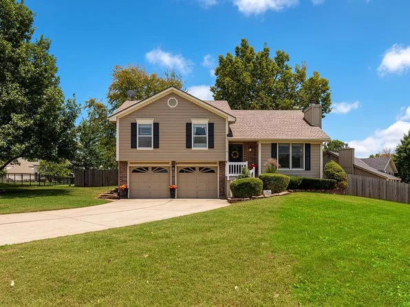 2301 NE Chipman Rd, Lees Summit, MO 64086