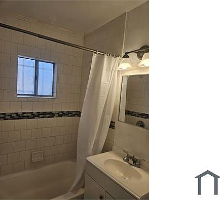 3rd image of 11722 S Budlong Ave #1