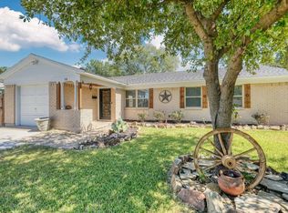318 N Cottonwood Dr, Richardson, TX 75080
