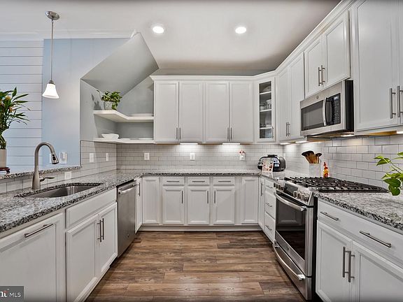3rd image of 45127 Kincora Dr