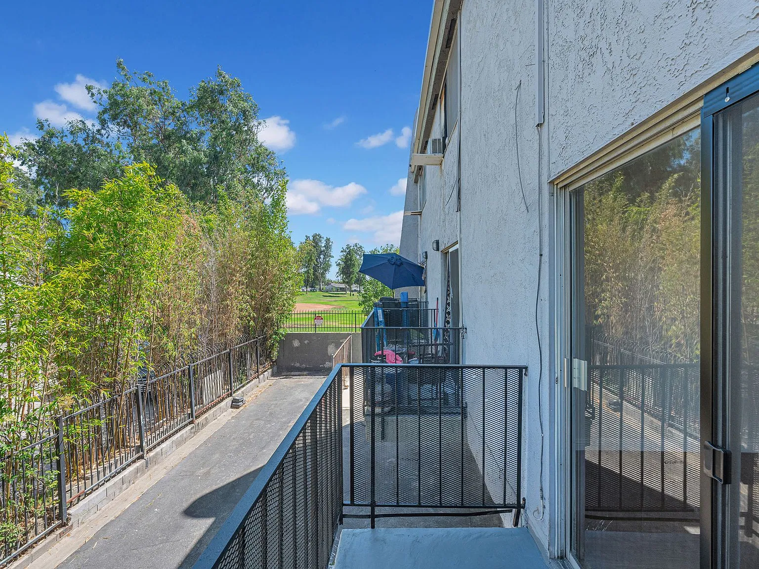 311 W Lohart Ave — Photo 2