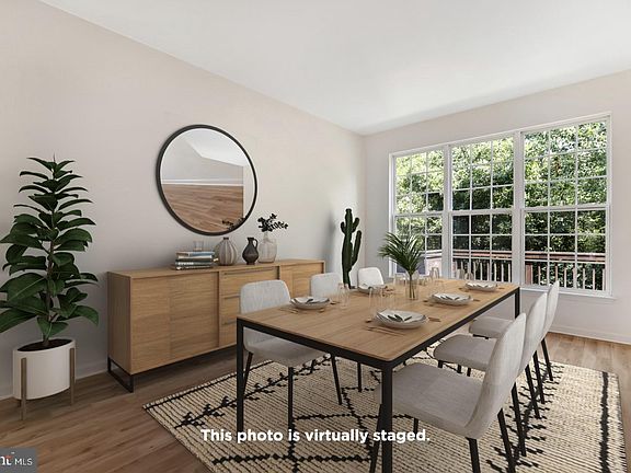 3rd image of 15668 Mendoza Ln