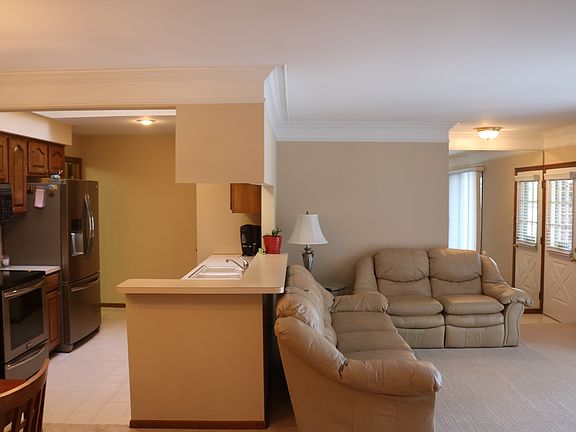 3rd image of 49333 Glasco Ct