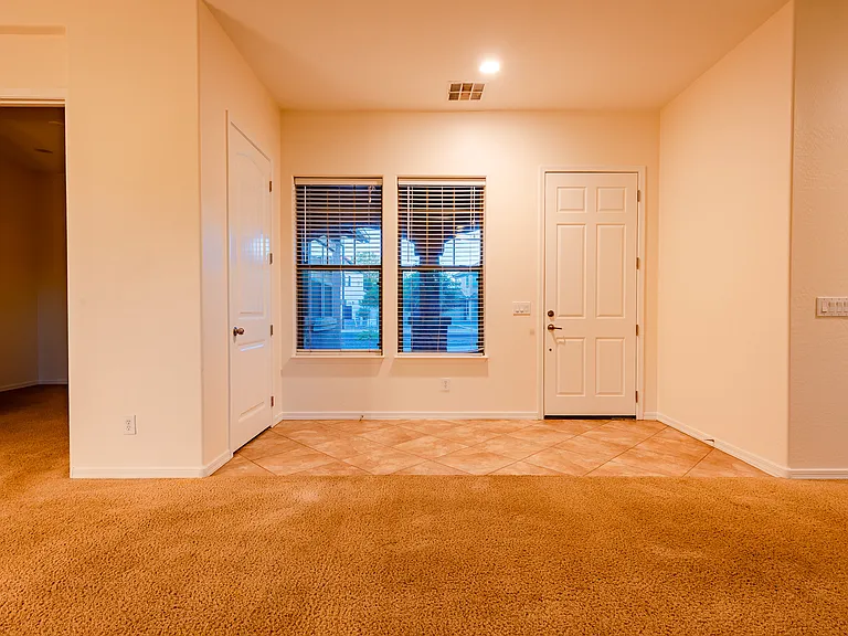 562 E Janet Way — Photo 29