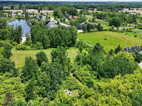 4461 Ray Rd, Grand Blanc, MI 48439