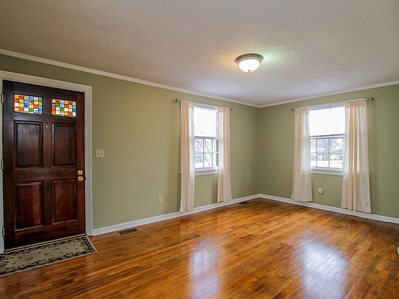 3rd image of 627 Blackstone Ave