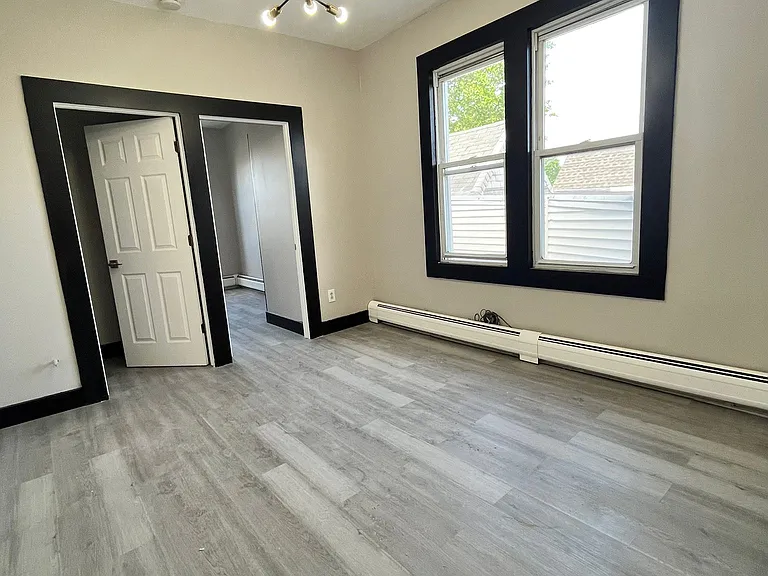 8 Sheffield St #3L — Photo 2