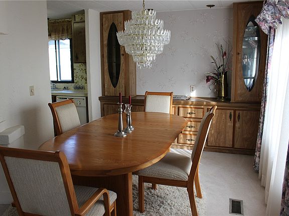 4th image of 1397 Maple Dr #1397