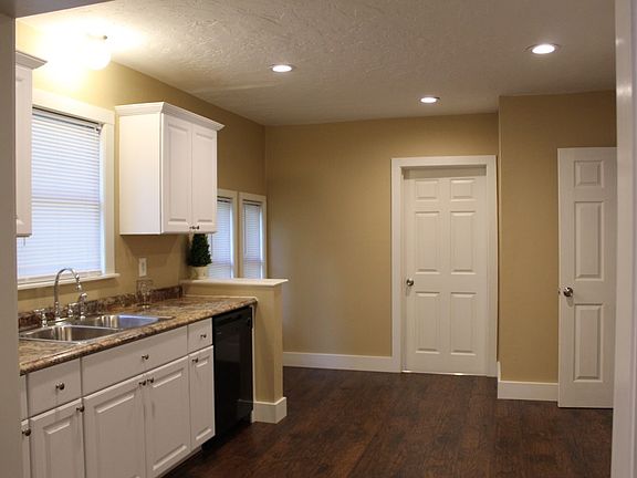 5th image of 406 Melba Ave