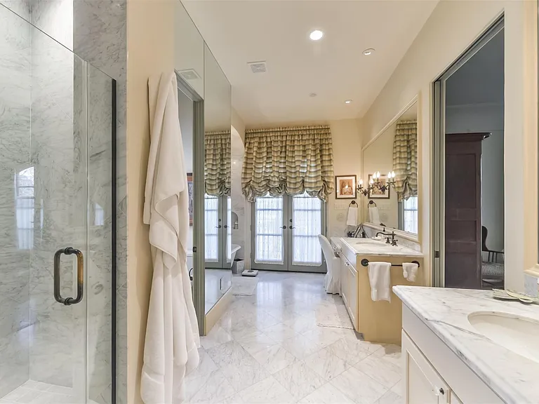 2712 Ferndale St — Photo 23