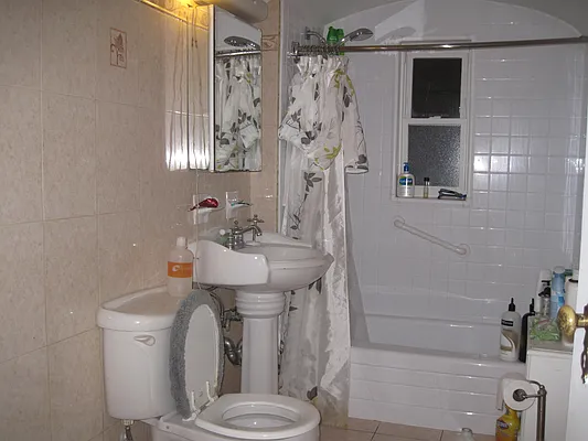 Rented by 18 REALTY | media 27