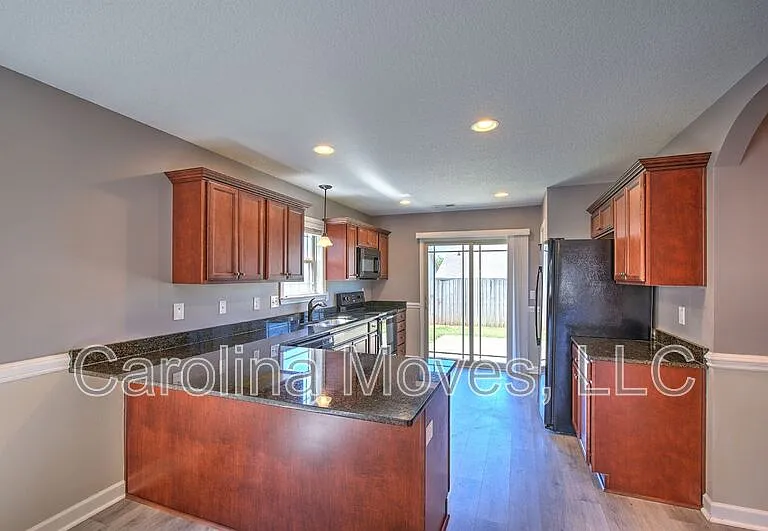 415 Aniken Cir — Photo 8