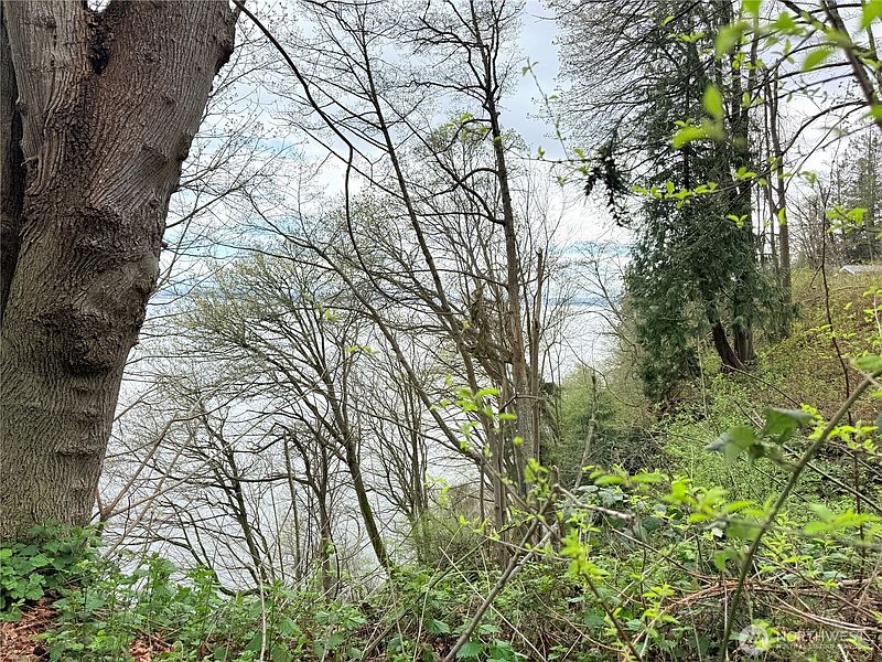 2nd image of 32 K Beach Way