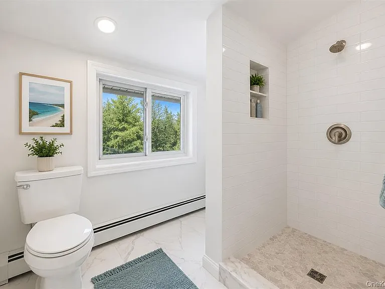 785 Locksley Rd — Photo 3