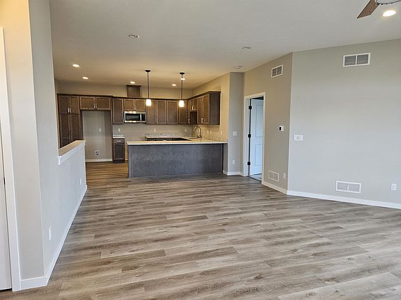 5th image of 3776 Newcastle Dr