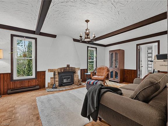 4th image of 325 Coleridge Dr