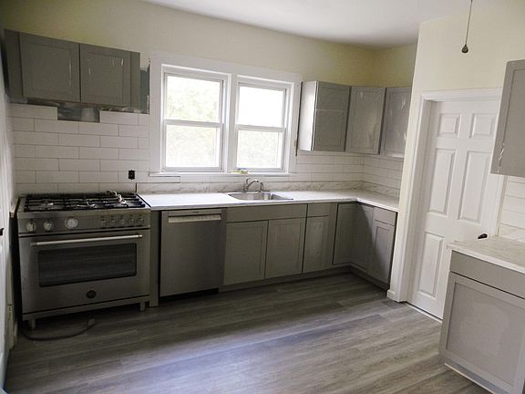 3rd image of 25 Cove Ave #1