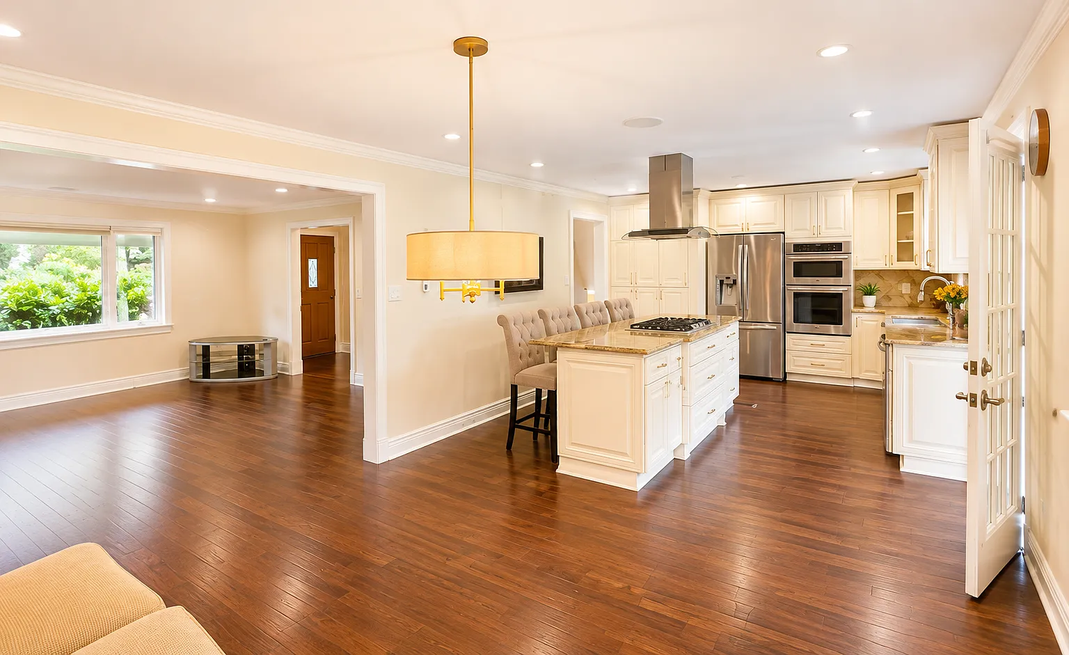 5 bed, 3.5 bath, 3156 sqft, $4,500 — Photo 3