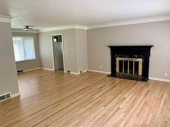 3rd image of 4408 Bronson Blvd