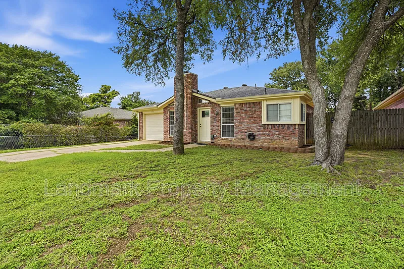 3 bed, 2.0 bath, 1060 sqft, $1,750 — Photo 3
