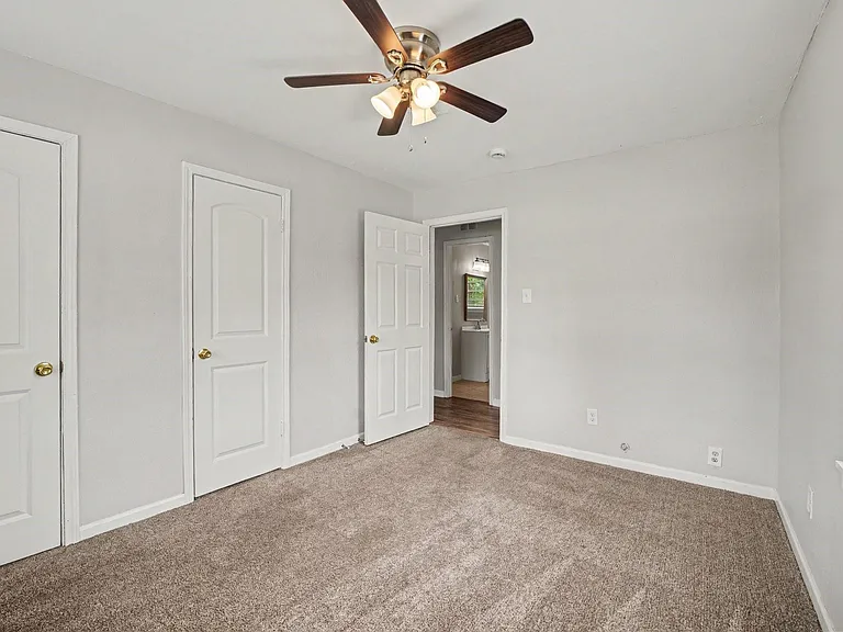 8433 Woodlyn Rd — Photo 12
