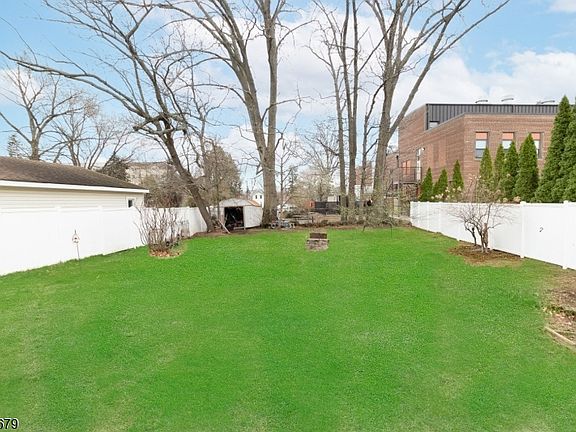 3rd image of 29 Keeler St