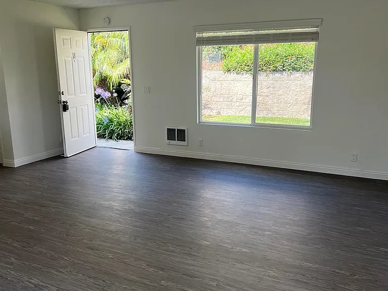 Greenbrier Apartments — Photo 15