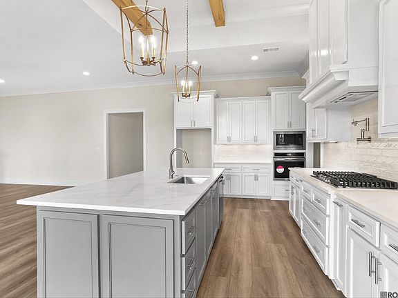 3rd image of 4501 Camargue Ave