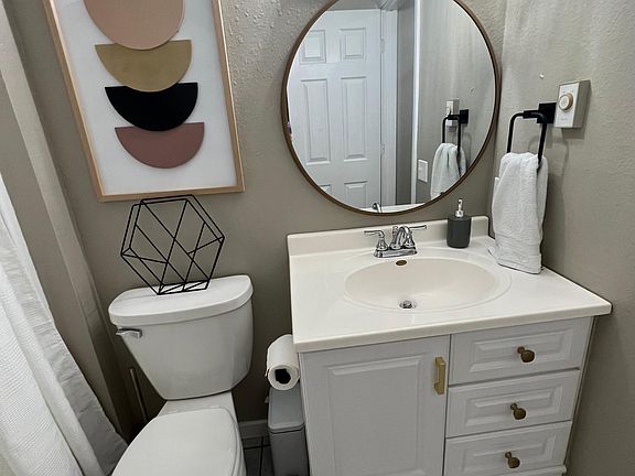 4th image of 812 Benton Dr APT 21
