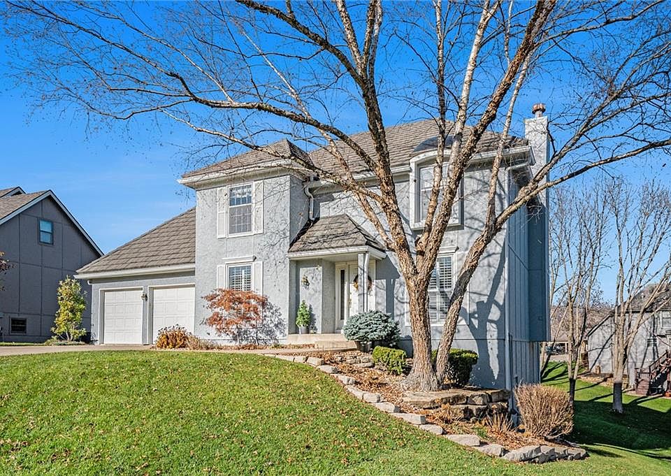 1st image of 304 NE Warrington Ct