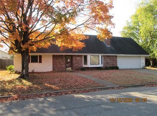 1304 W Rozell St, Rogers, AR 72756